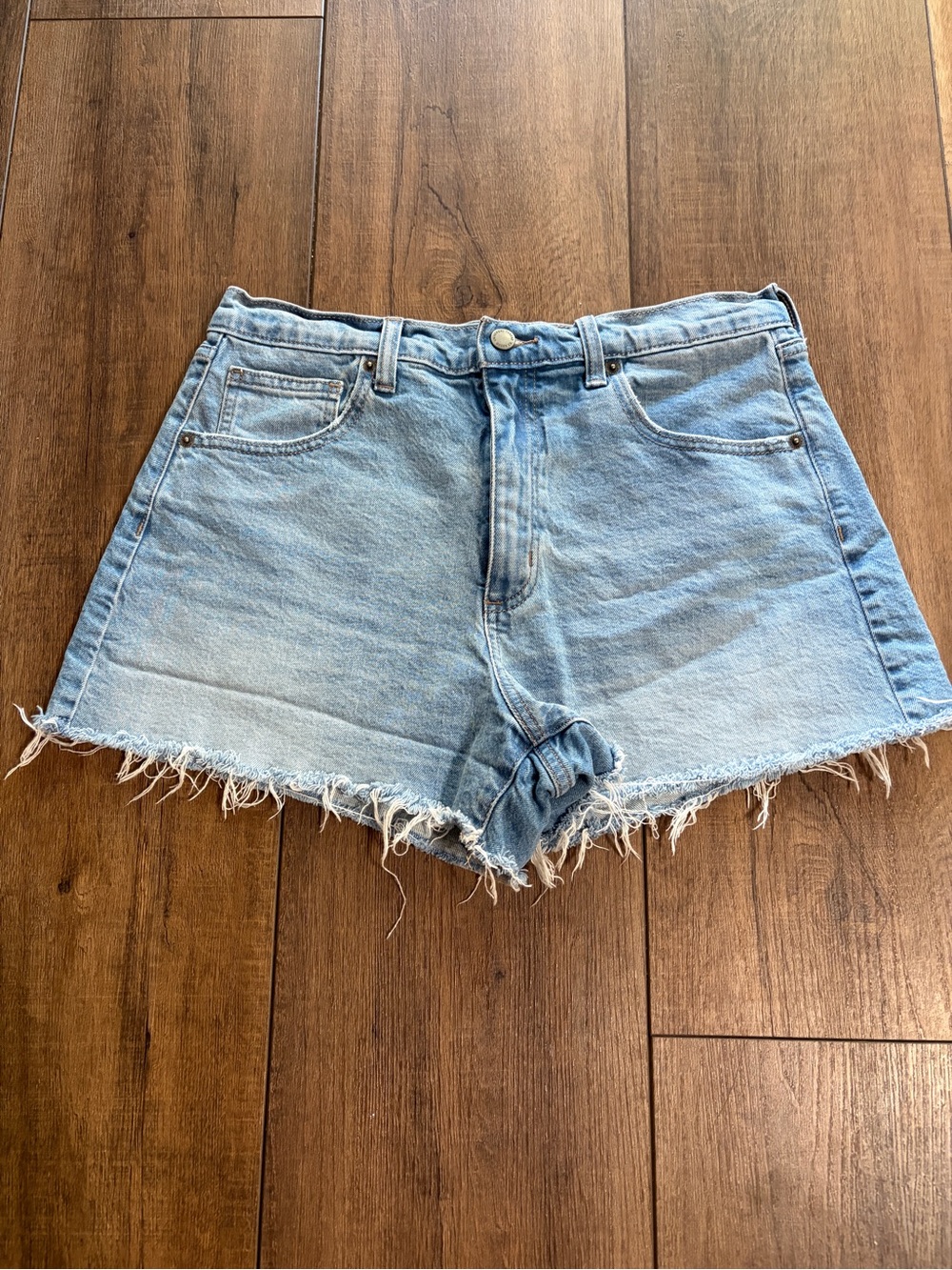 Universal Thread 90s Cutoff High Rise Denim Shorts Light Wash 10/28